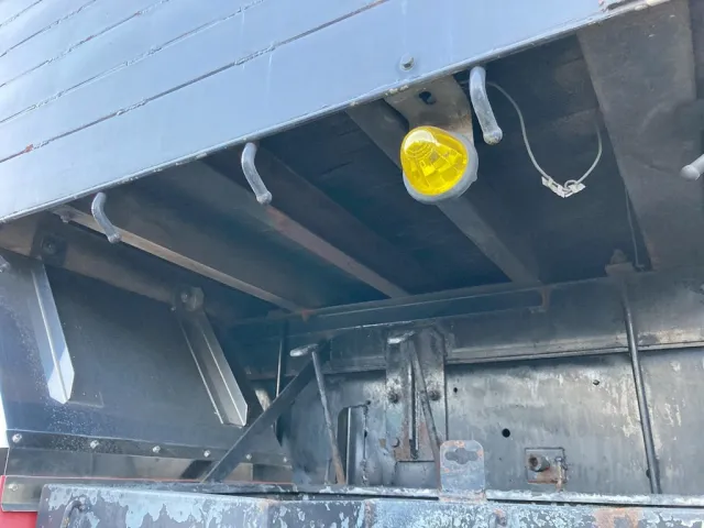 シャーシとネタの状態です。(縦ネタは鉄製・横ネタは鉄と木を使用しています)|UDトラックス クオン PKG-CW4ZLの写真6