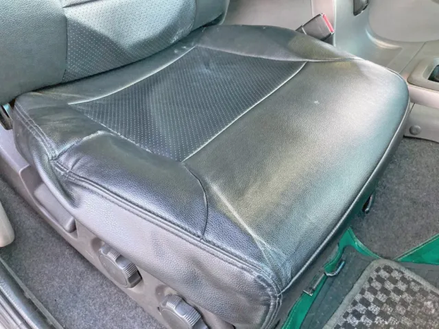 運転席座面にヘタリがあります。|UDトラックス クオン PKG-CW4ZLの写真10