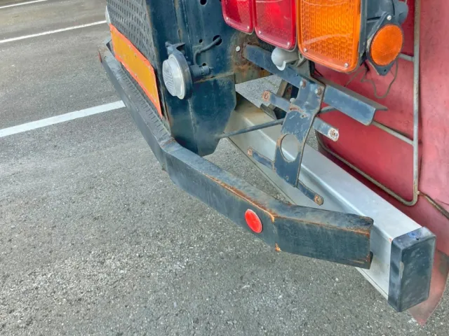 リヤステー運転席側に曲がりがあります。|UDトラックス クオン PKG-CW4ZLの写真20