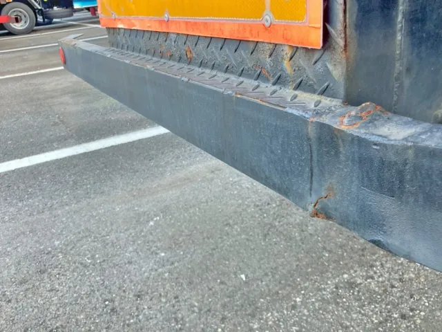 リヤステー運転席側に割れがあります。|UDトラックス クオン PKG-CW4ZLの写真21