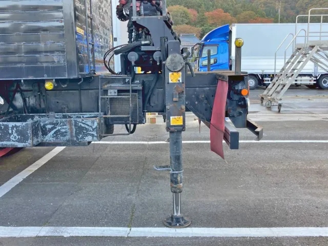 助手席側アウトリガー張り出し時の状態です。|UDトラックス クオン PKG-CW4ZLの写真22