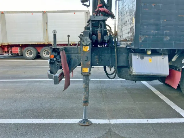 運転席側アウトリガー張り出し時の状態です。|UDトラックス クオン PKG-CW4ZLの写真23