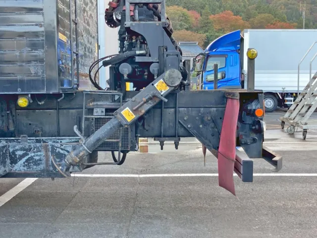 助手席側アウトリガー格納時の状態です。|UDトラックス クオン PKG-CW4ZLの写真24