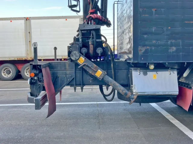 運転席側アウトリガー格納時の状態です。|UDトラックス クオン PKG-CW4ZLの写真25