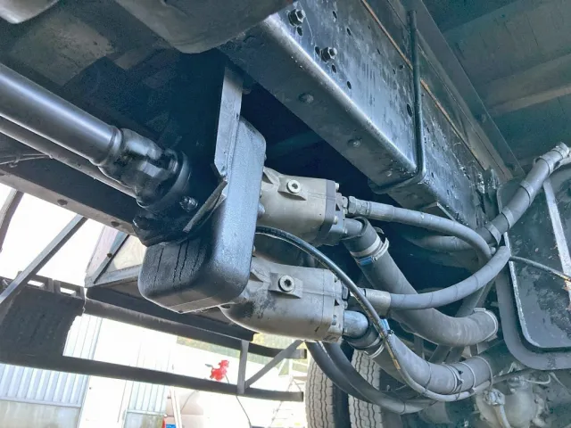 ポンプです。|UDトラックス クオン PKG-CW4ZLの写真31