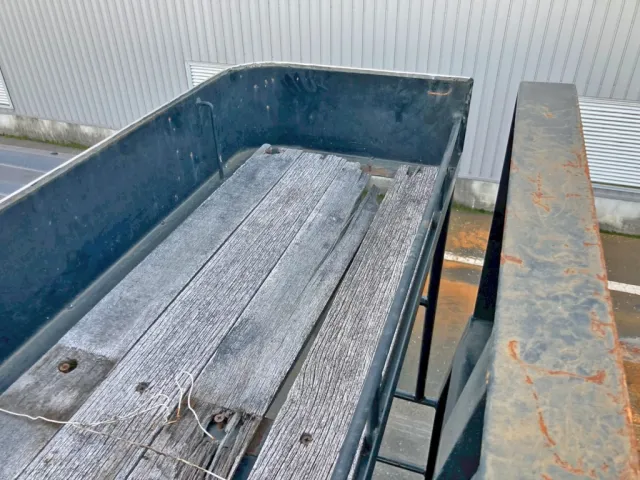 シートデッキ運転席側床板に割れがあります。|UDトラックス クオン PKG-CW4ZLの写真36