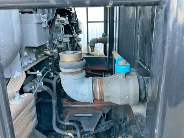 前壁助手席側下部にバルブが付いています。|UDトラックス クオン PKG-CW4ZLの写真39