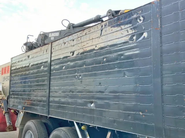 運転席側アオリの所々にヘコミがあります。(中央)|UDトラックス クオン PKG-CW4ZLの写真43