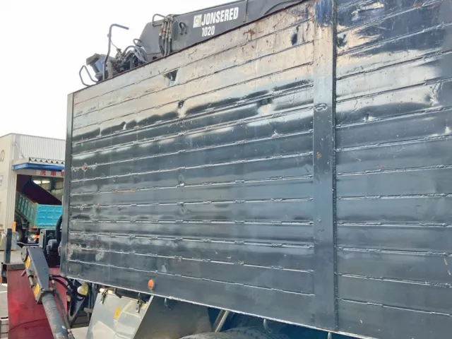 運転席側アオリの所々にヘコミがあります。(後方)|UDトラックス クオン PKG-CW4ZLの写真44