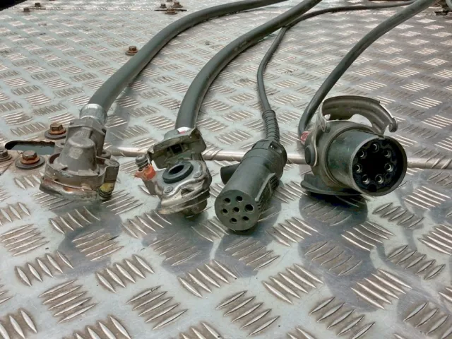 接続コネクターです。|UDトラックス クオン 2PG-GK5AABの写真15