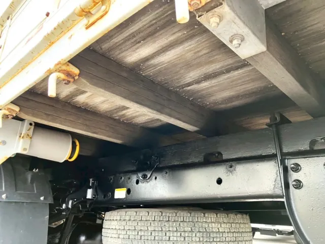 シャーシとネタの状態です。(縦ネタ・横ネタは木製です)|日野 レンジャー 2KG-FC2ABA(2WD)の写真6