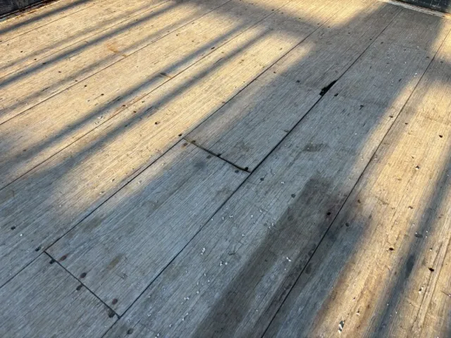 床板に補修箇所があります。|日野 レンジャー 2KG-FC2ABA(2WD)の写真12