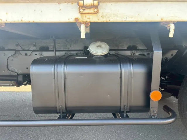 燃料タンクは100Lです。|日野 レンジャー 2KG-FC2ABA(2WD)の写真25
