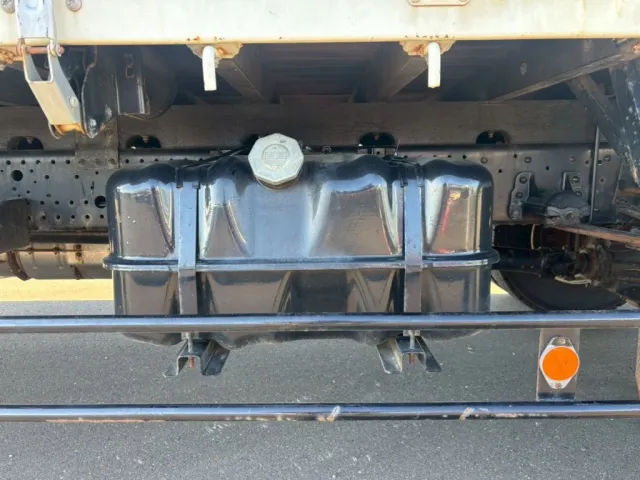 燃料タンクは100Lです。|いすゞ フォワード 2PG-FRR90S1(2WD)の写真27