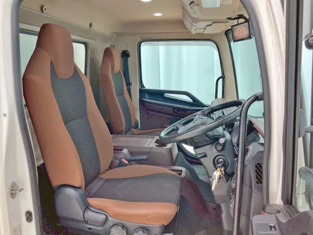 ベッドレスキャビンです。|日野 レンジャー 2KG-FC2ABG(2WD)の写真7