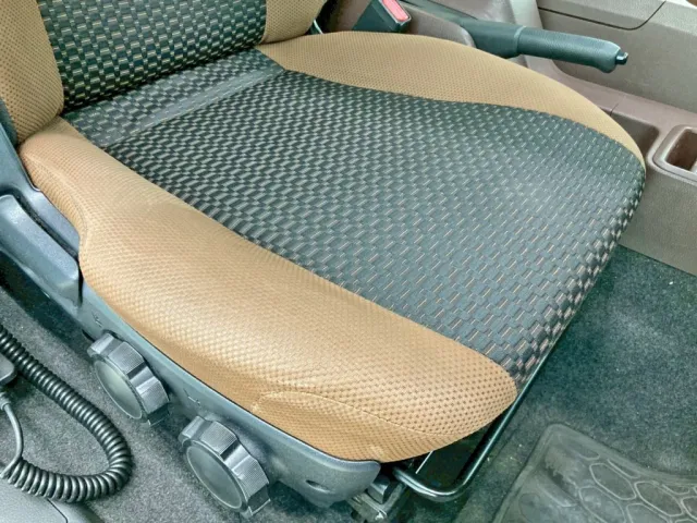 運転席座面にヘタリがあります。|日野 レンジャー 2KG-FC2ABG(2WD)の写真8