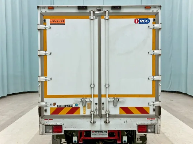 リヤ周りの状態です。(運転席側リヤドア上部にシールはがし跡があります)|日野 レンジャー 2KG-FC2ABG(2WD)の写真9