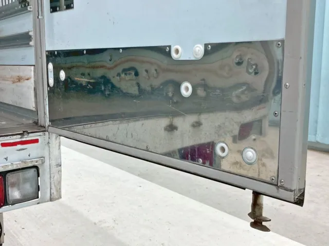 運転席ドア下部にヘコミがあります。|日野 レンジャー 2KG-FC2ABG(2WD)の写真14