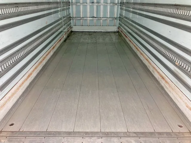 床はシステムフロアー アルミ製です。|日野 レンジャー 2KG-FC2ABG(2WD)の写真16