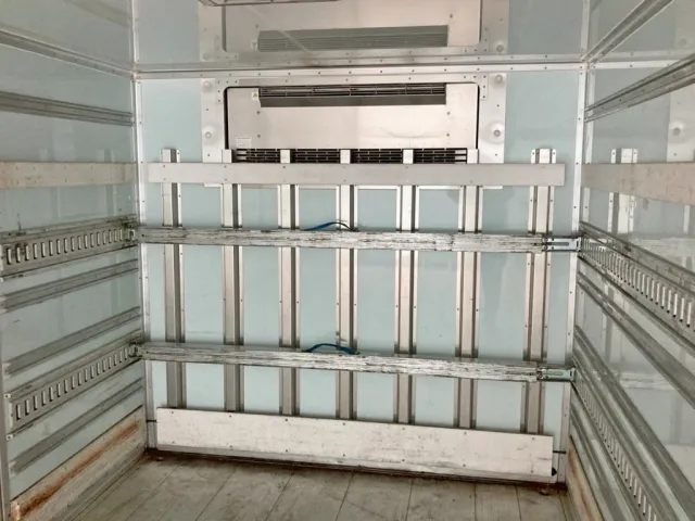 冷凍機の吹き出し口です。|日野 レンジャー 2KG-FC2ABG(2WD)の写真17