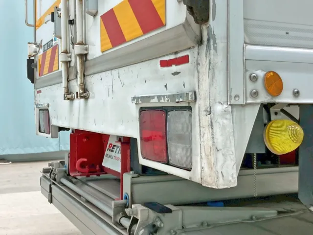 リヤレール運転席側に曲がりがあります。|日野 レンジャー 2KG-FC2ABG(2WD)の写真24