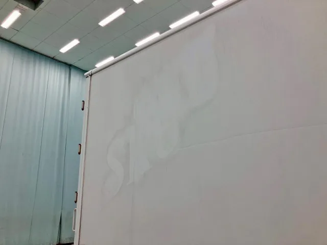 ボディー運転席側後方上部に引きキズ・シールはがし跡があります。|日野 レンジャー 2KG-FC2ABG(2WD)の写真37