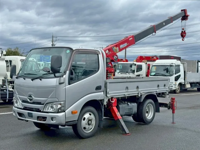 クレーンは4段です。|日野 デュトロ 2RG-XZU605M(2WD)の写真1