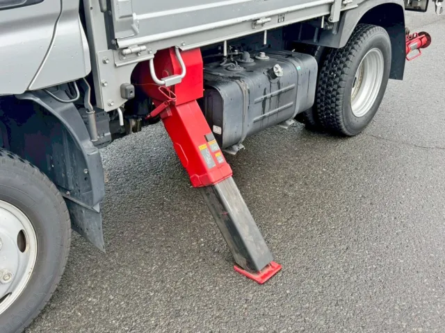 助手席側前方アウトリガー作業時の状態です。|日野 デュトロ 2RG-XZU605M(2WD)の写真16