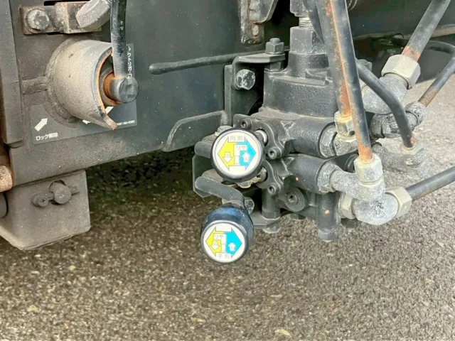 リヤアウトリガーの昇降レバーです。|日野 デュトロ 2RG-XZU605M(2WD)の写真19