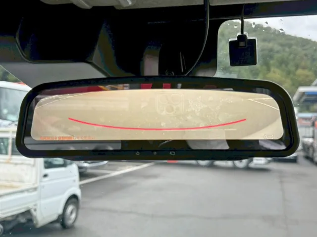 ルームミラーは、バックモニターに切り替わります。|日野 デュトロ 2RG-XZU605M(2WD)の写真32