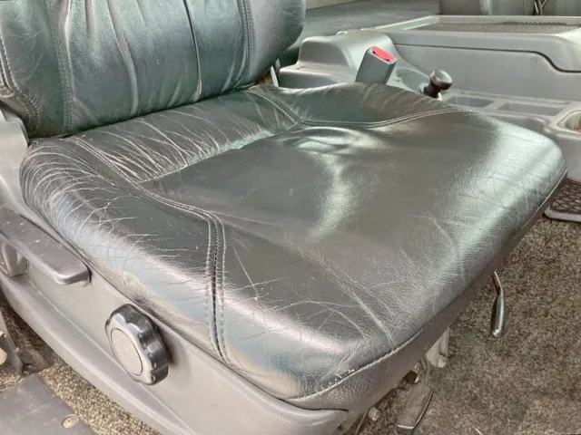 運転席座面にヘタリがあります。|三菱 ファイター LDG-FQ62Fの写真8