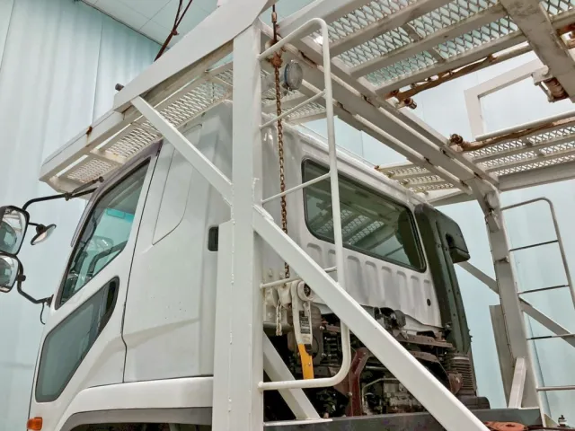 キャビン上部の2Fフロアー昇降は手動式です。|三菱 ファイター LDG-FQ62Fの写真13