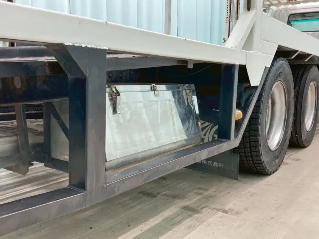 ボディー運転席側後方にステンレス製の工具箱が付いています。|三菱 ファイター LDG-FQ62Fの写真30