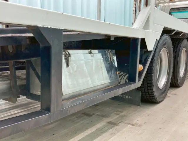 ボディー運転席側後方にステンレス製の工具箱が付いています。|三菱 ファイター LDG-FQ62Fの写真30