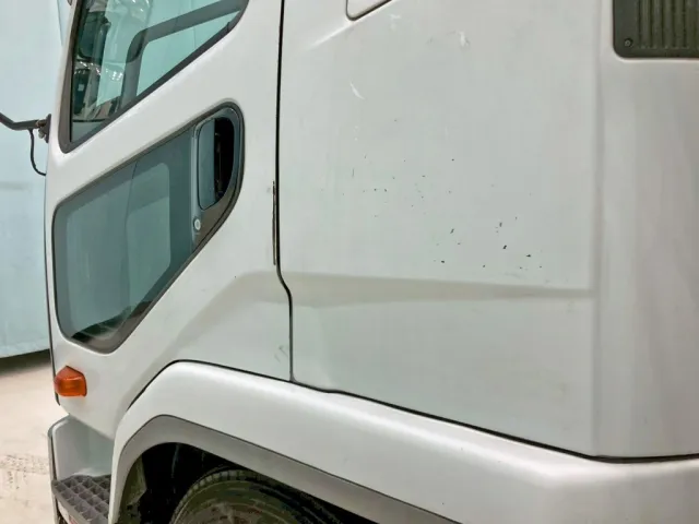 助手席側クォーターパネルにキズがあります。|三菱 ファイター LDG-FQ62Fの写真31