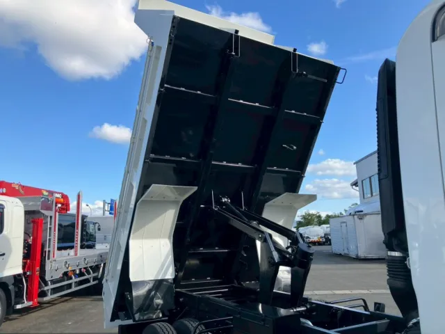 いすゞ フォワード 2RG-FRR90S1(2WD)の写真9