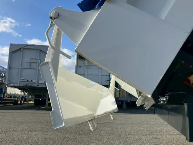 いすゞ フォワード 2RG-FRR90S1(2WD)の写真11