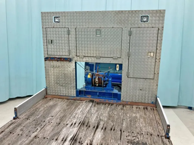 ウインチ付きです。(プロテクターは縞板アルミが張られています)|UDトラックス クオン QKG-CG5ZLの写真14