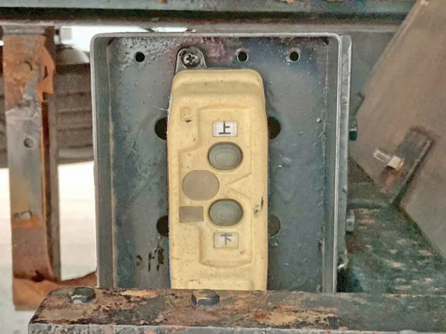 自動歩みの操作スイッチです。(作動不良)|UDトラックス クオン QKG-CG5ZLの写真27