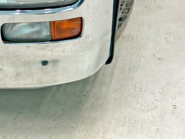 フロントバンパー助手席側にヘコミがあります。|UDトラックス クオン QKG-CG5ZLの写真41