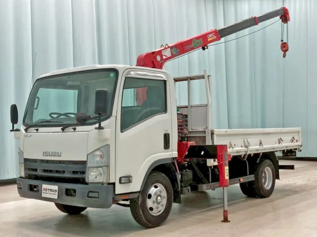 クレーンは3段です。|いすゞ エルフ TKG-NPR85AR(2WD)の写真1