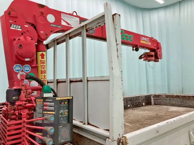 前壁全体にサビがあります。(助手席側)|いすゞ エルフ TKG-NPR85AR(2WD)の写真16