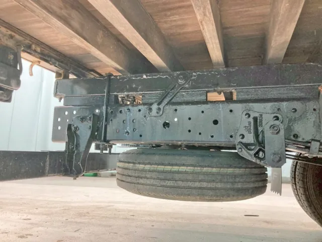 左右メインフレーム全体に腐食があります。(運転席側後方)|いすゞ エルフ TKG-NPR85AR(2WD)の写真29