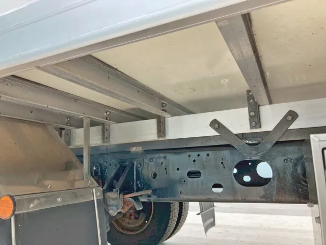 シャーシとネタの状態です。(縦ネタ・横ネタはアルミ製です)|いすゞ フォワード 2PG-FRR90S1(2WD)の写真6