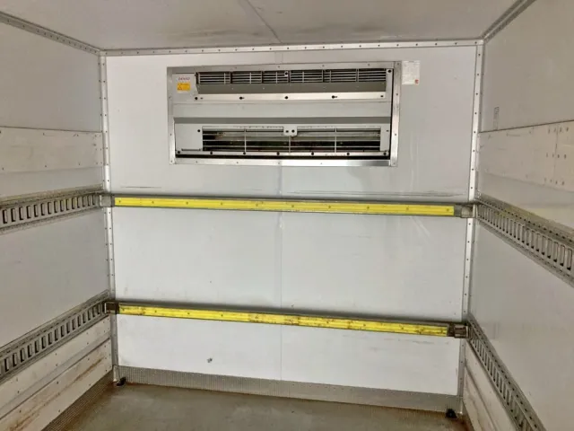 冷凍機の吹き出し口です。|いすゞ フォワード 2PG-FRR90S1(2WD)の写真12