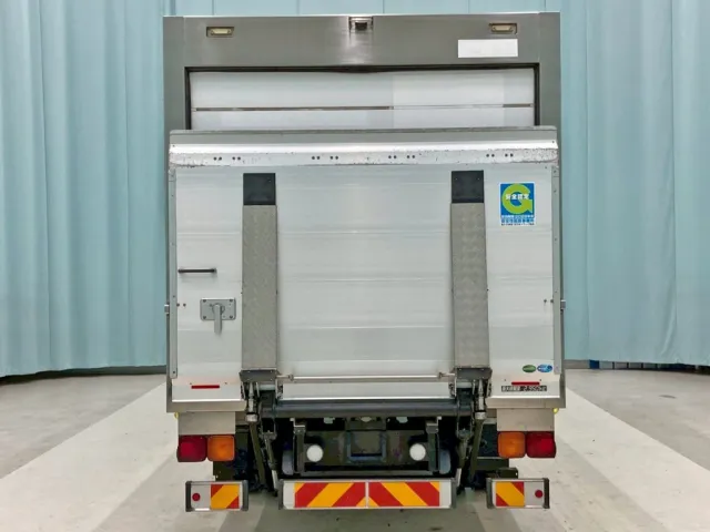 ゲートは跳ね上げ式です。(ゲートの開閉は手動式です)|いすゞ フォワード 2PG-FRR90S1(2WD)の写真16