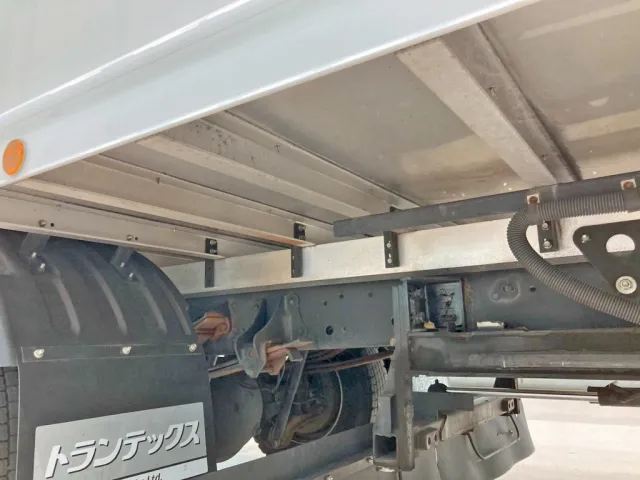 シャーシとネタの状態です。(縦ネタ・横ネタはアルミ製です)|日野 レンジャー 2KG-FD2ABA(2WD)の写真6