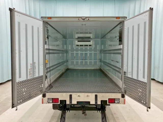 リヤドアは90度ストッパー付きです。|日野 レンジャー 2KG-FD2ABA(2WD)の写真10