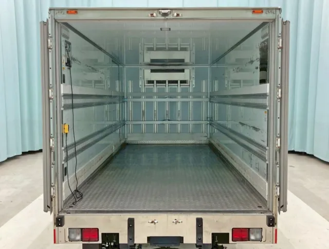 門口周りはステンレス製です。|日野 レンジャー 2KG-FD2ABA(2WD)の写真13