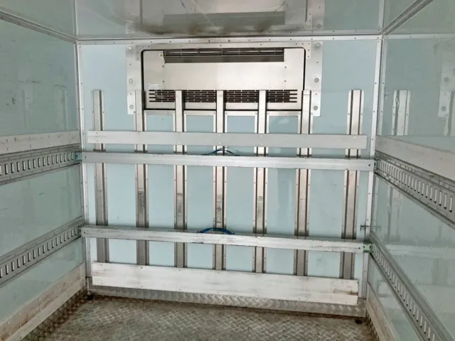 冷凍機の吹き出し口です。|日野 レンジャー 2KG-FD2ABA(2WD)の写真15